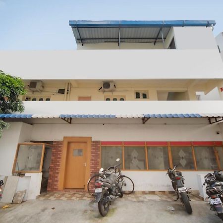 Hotel Yadvik Chennai Luaran gambar
